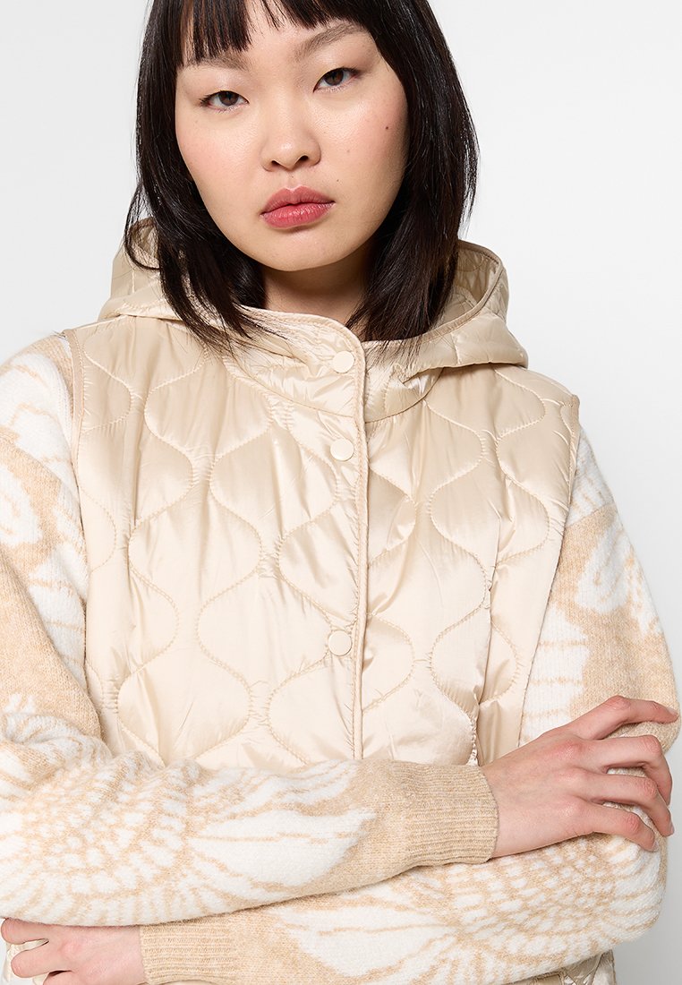 ORSAY  WITH HOOD AND FANCY