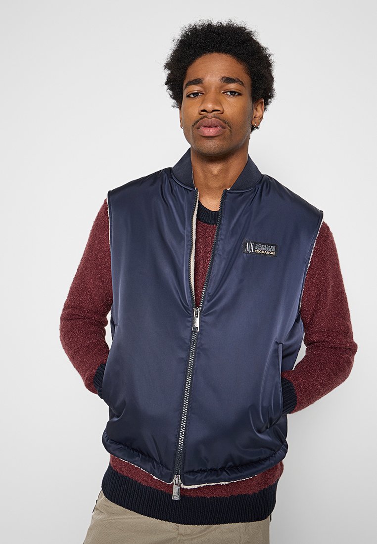 Armani Exchange Weste Media 4