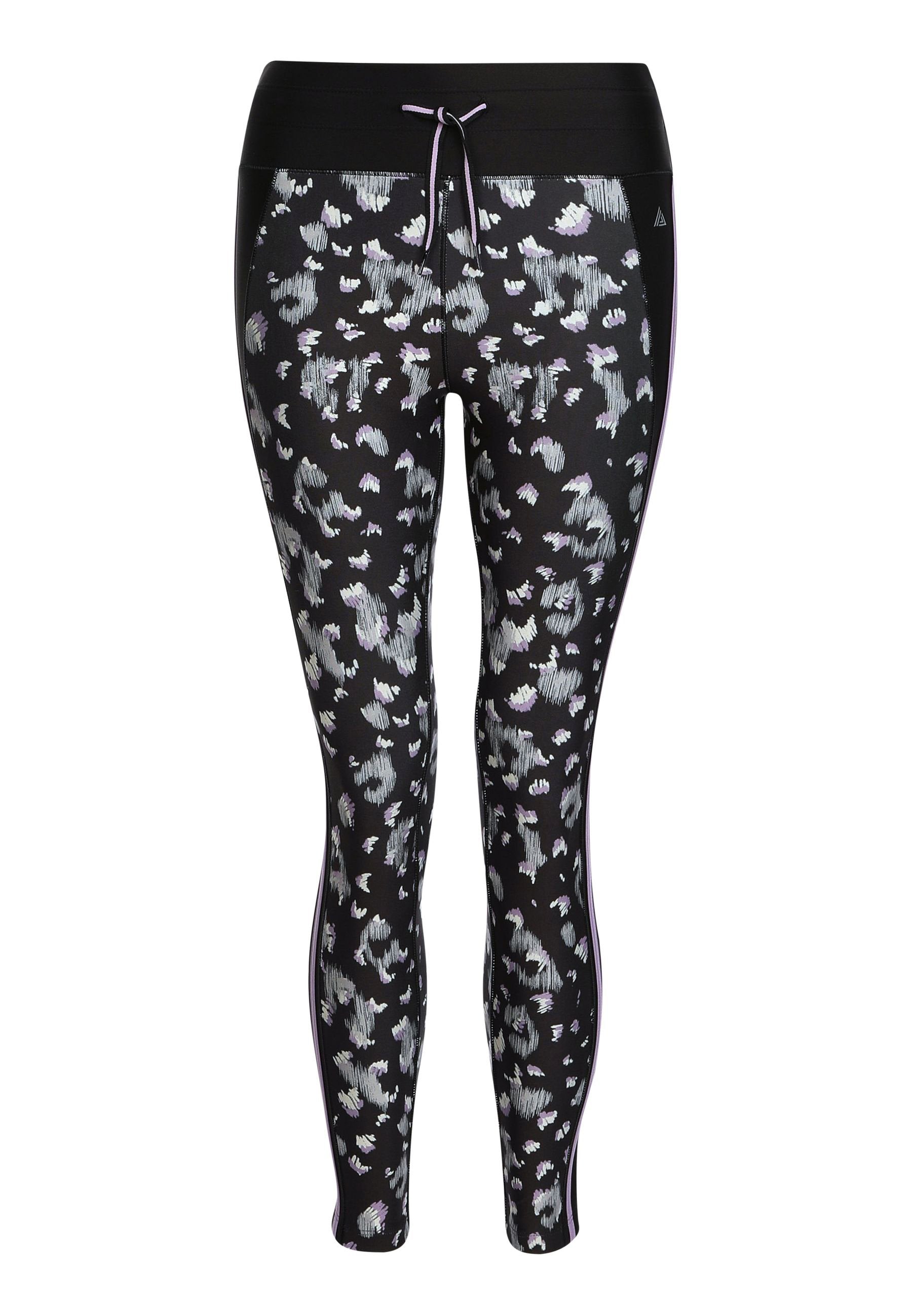 Schwarze Leggings mit dezentem Leopardenmuster in Grau und Weiß, ausgestattet mit einem breiten Bund und lila Akzentstreifen an den Seiten.