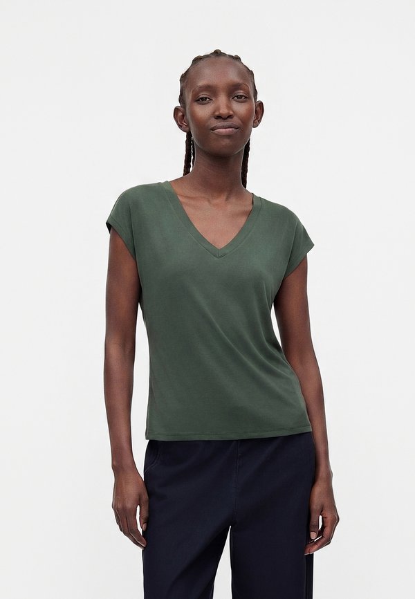 ONLY ONLFREE LIFE S/S MOD.V-NECK TOP JRS NOOS - Basic T-shirt - sycamore