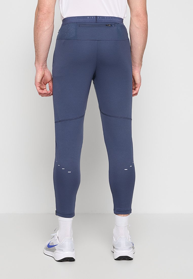 Nike Performance