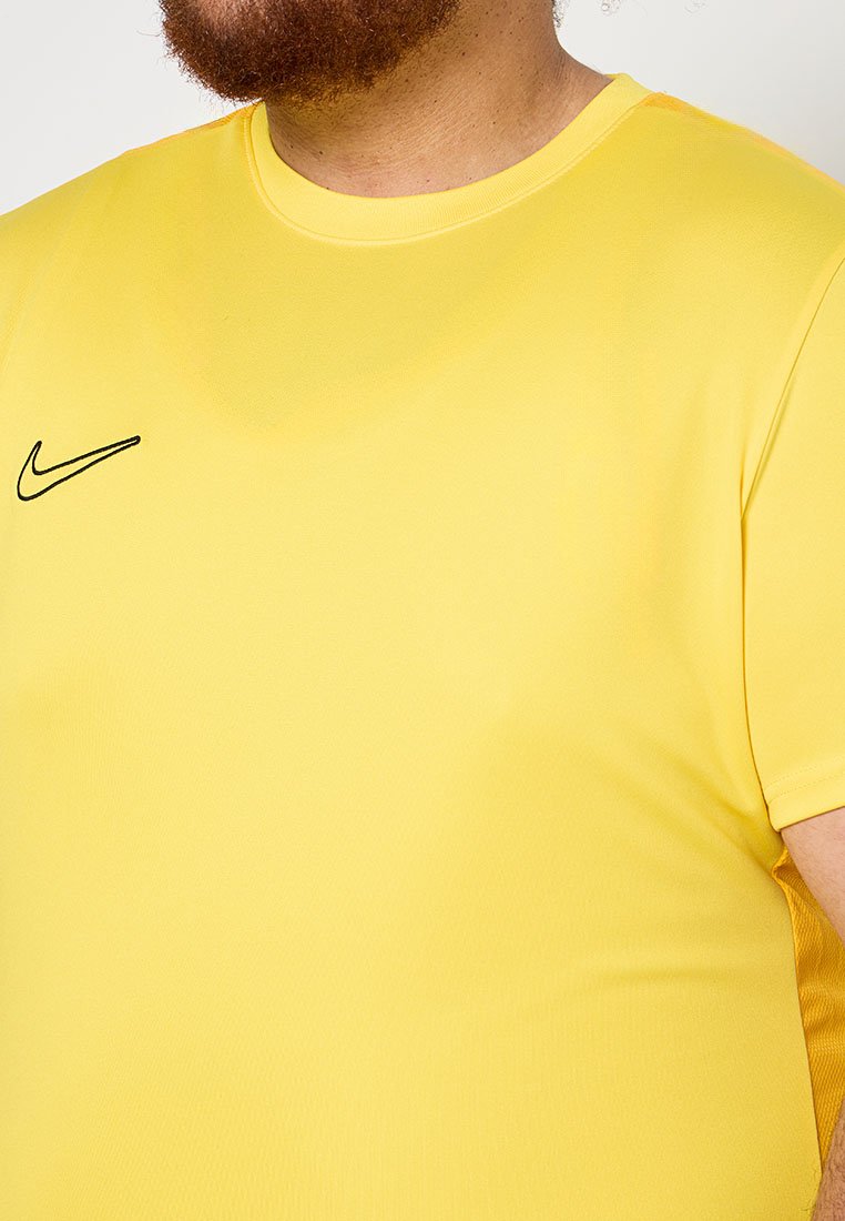 Nike Performance