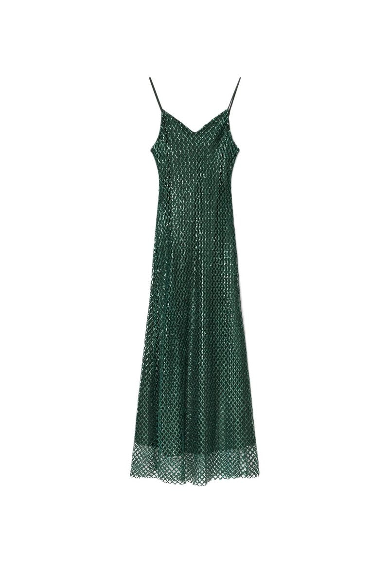 Dunkelgrünes, langes, ärmelloses Kleid mit dünnen Trägern und einem Überzug aus diamantgemustertem Mesh auf einem weißen Hintergrund.
