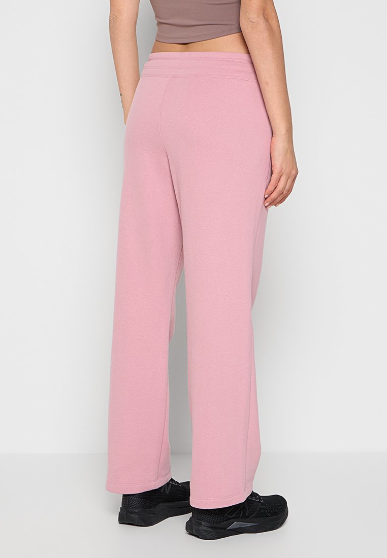 DKNY Sport