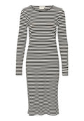 Langärmliges Kleid mit taillierter Silhouette, aus weichem Stoff mit abwechselnd schwarzen und weißen horizontalen Streifen. Rundhalsausschnitt.