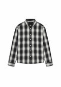 Schwarz-weiße karierte Hemd mit langen Ärmeln, Button-Down-Kragen und vorderer Knopfleiste. Hergestellt aus weichem Stoff mit einem karisierten Muster.