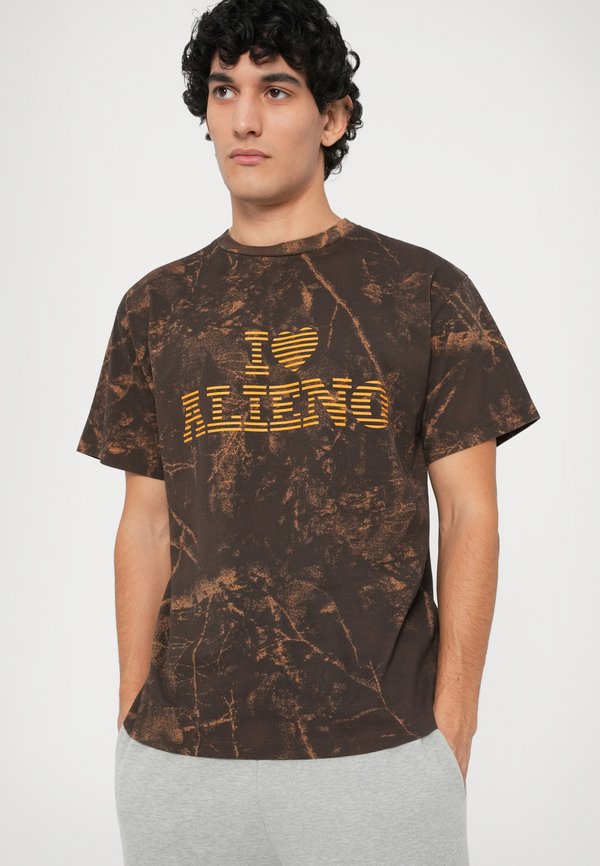 No Problemo LOVE ALIENO CAMO TEE