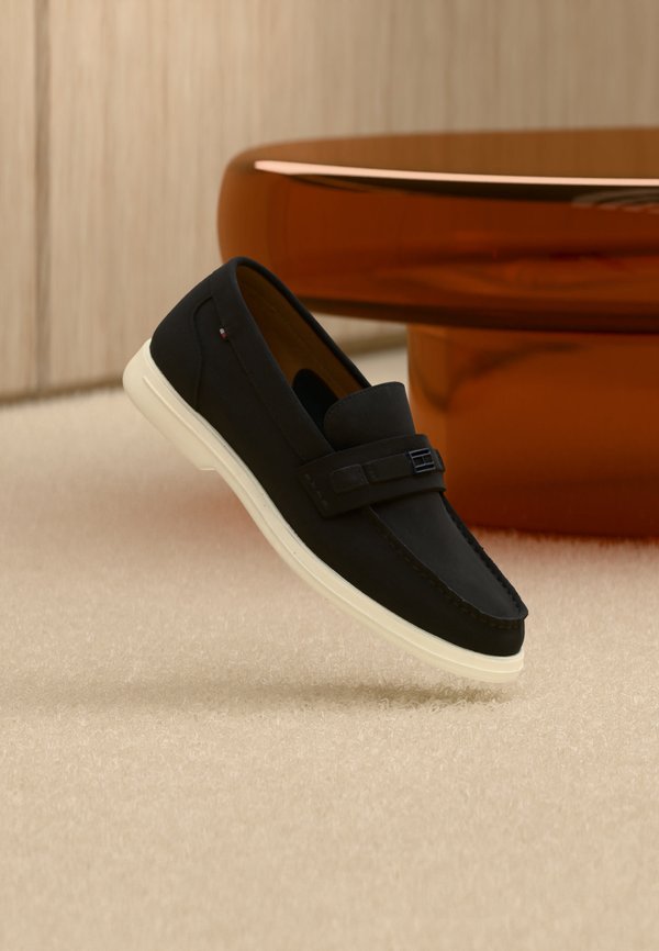Tommy Hilfiger FLAG HARDWARE LOAFER - Slip-ons - desert sky