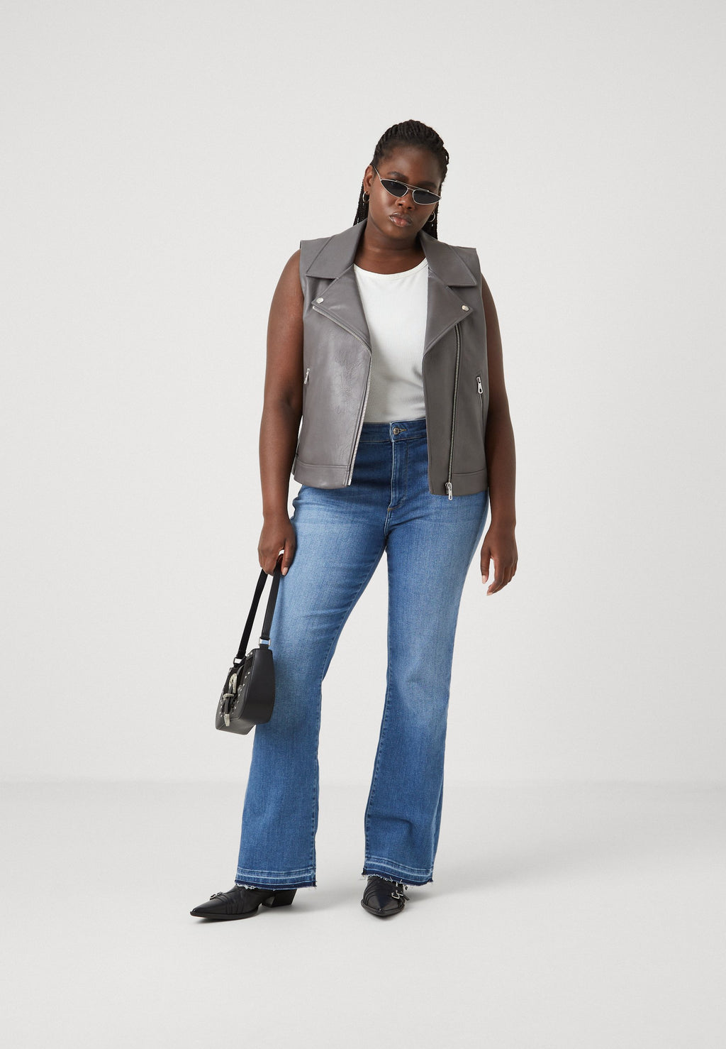 CARVERA WAISTCOAT Media 2