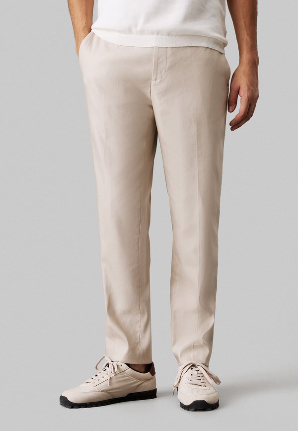 Calvin Klein TAPERED