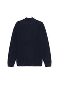 Dunkelblauer gestrickter Pullover mit hohem Rippenkragen, langen Ärmeln und einem strukturierten Muster im gesamten Stoff.