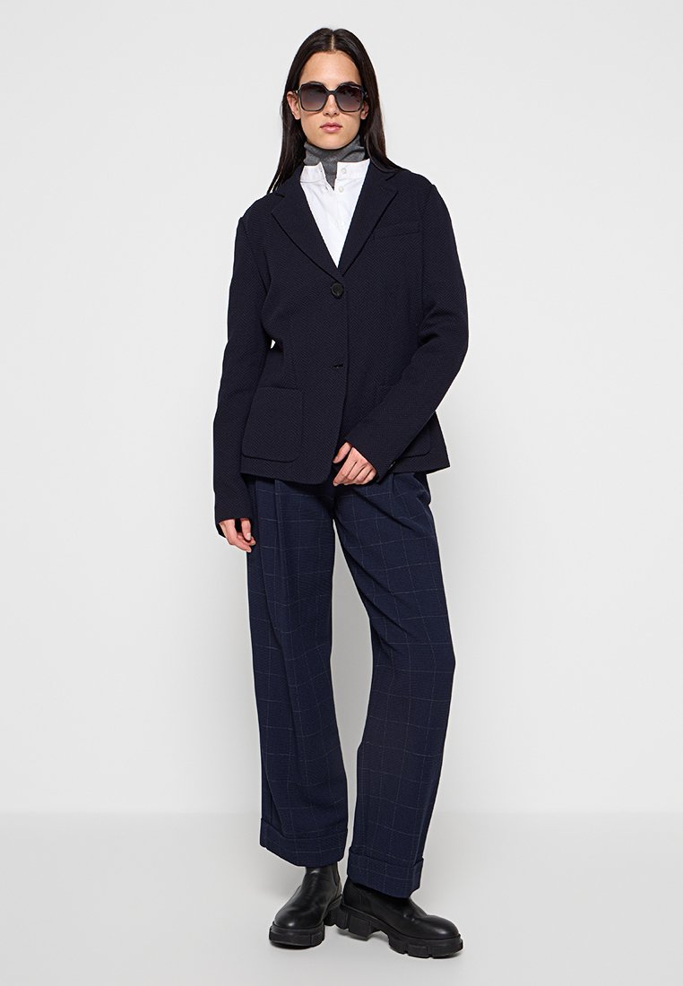 Emporio Armani REGULAR FIT