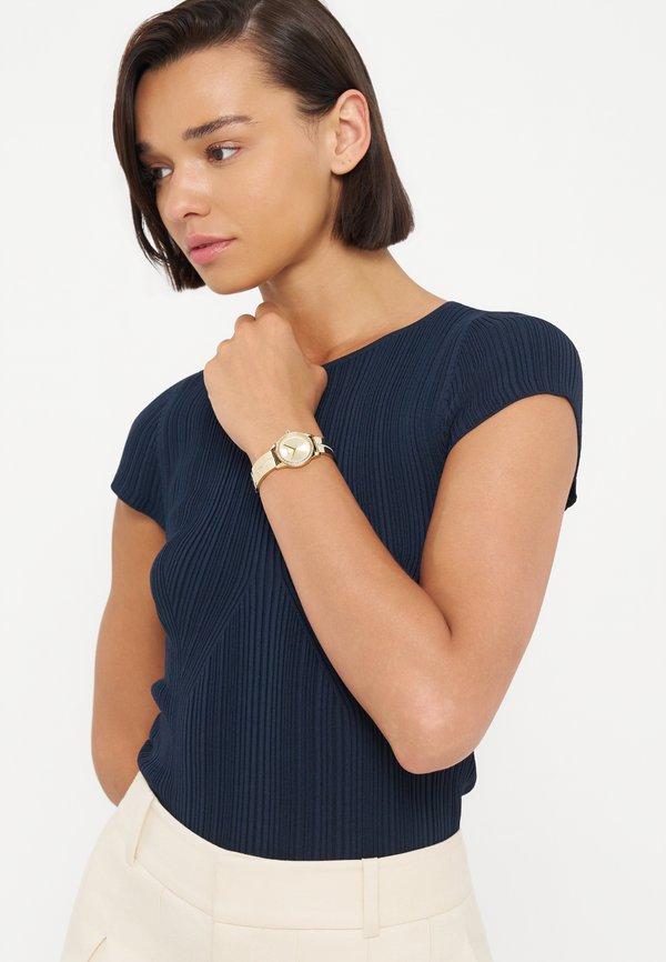 DKNY