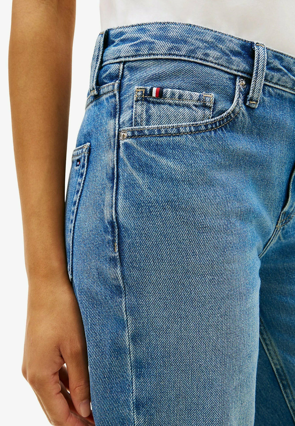 TOMMY HILFIGER Media 5