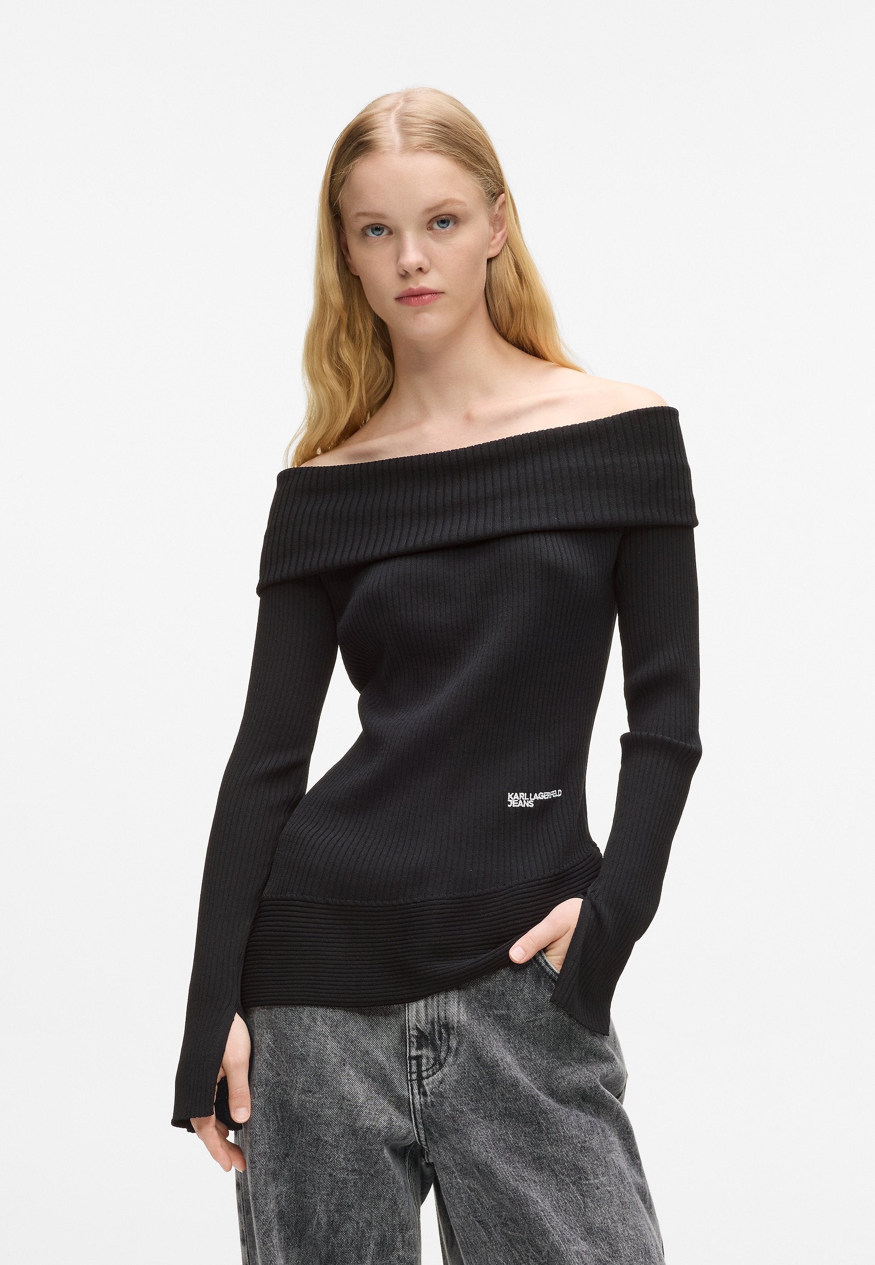 OFF-SHOULDER KNIT Media 3