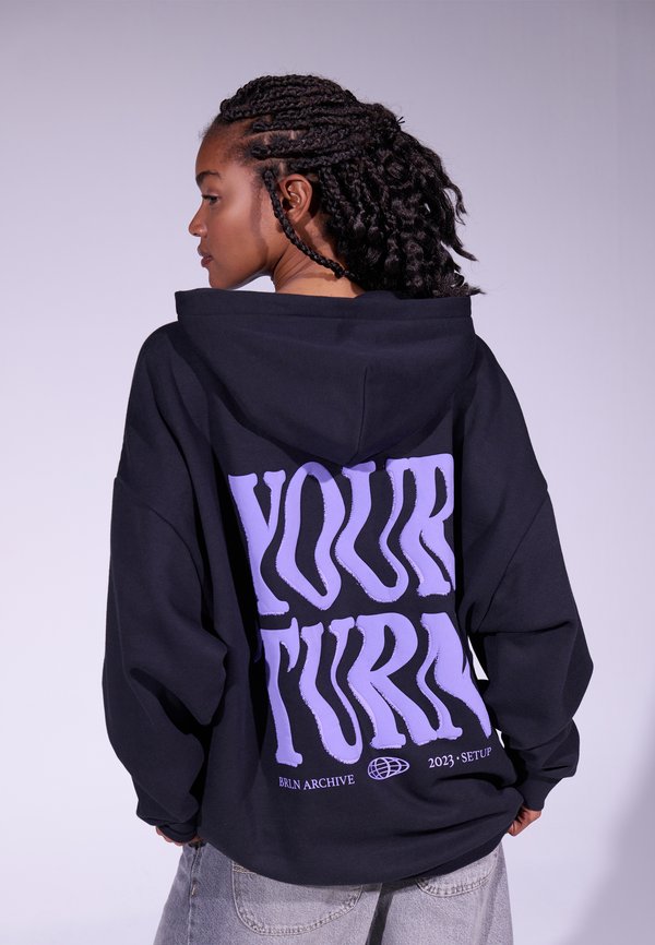 YOURTURN by Zalando UNISEX OVERSIZED FIT DISTORTED PRINT HOODIE