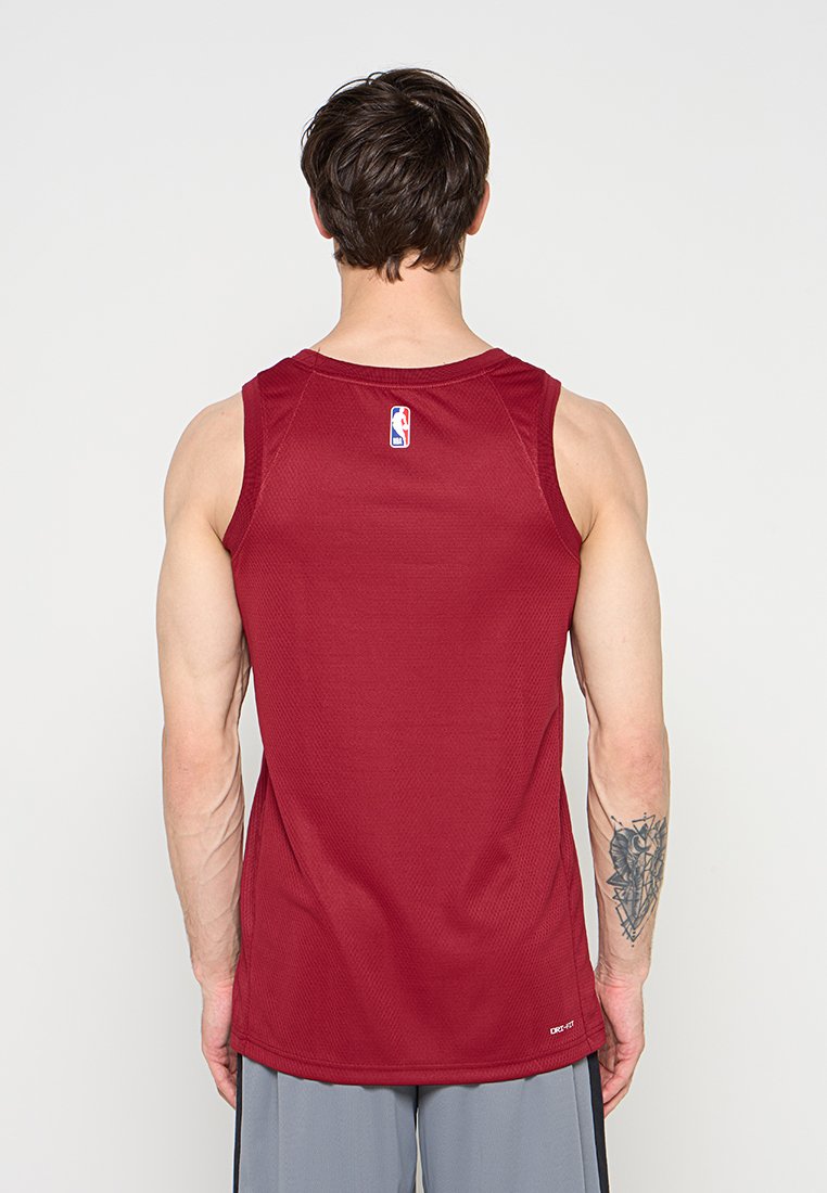 Nike Performance