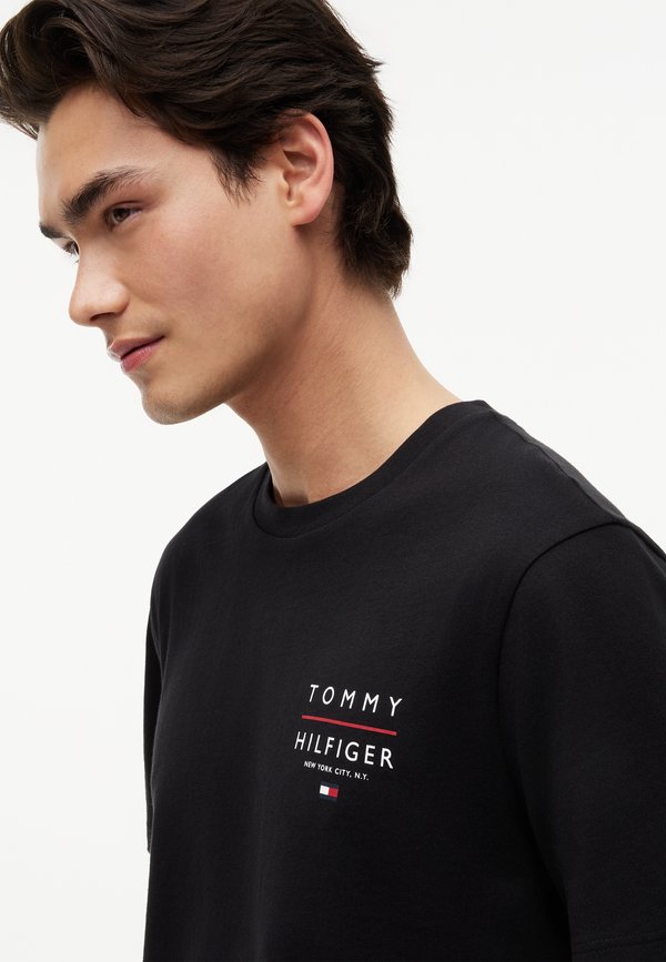 Tommy Hilfiger BRAND LOVE LEFT CHEST TEE