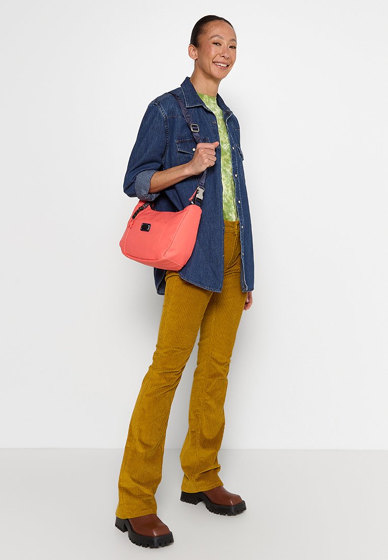 Mandarina Duck STYLE