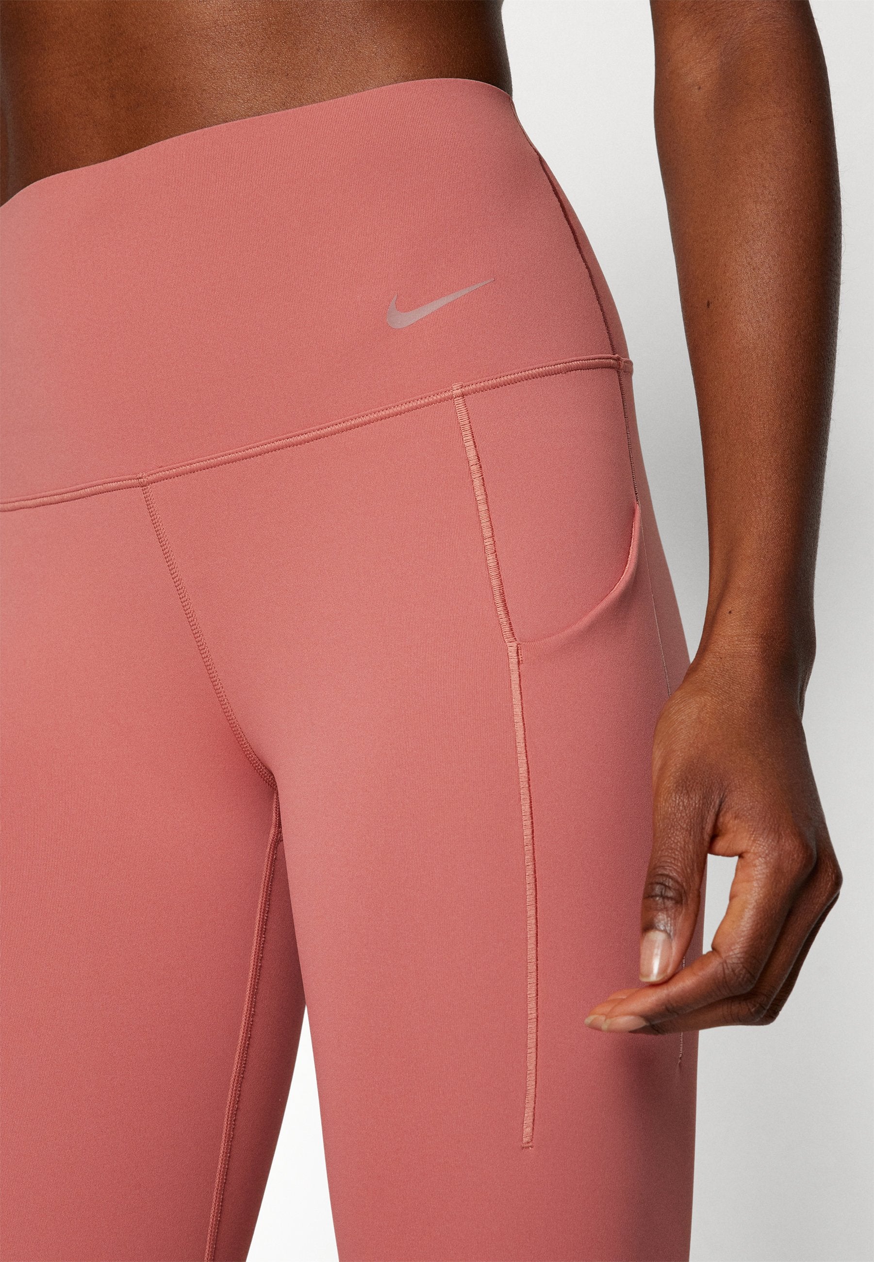Nike Performance UNIVERSA