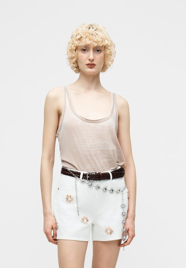ONLY ONLVEGA SHELL MOM - Denim shorts - white denim