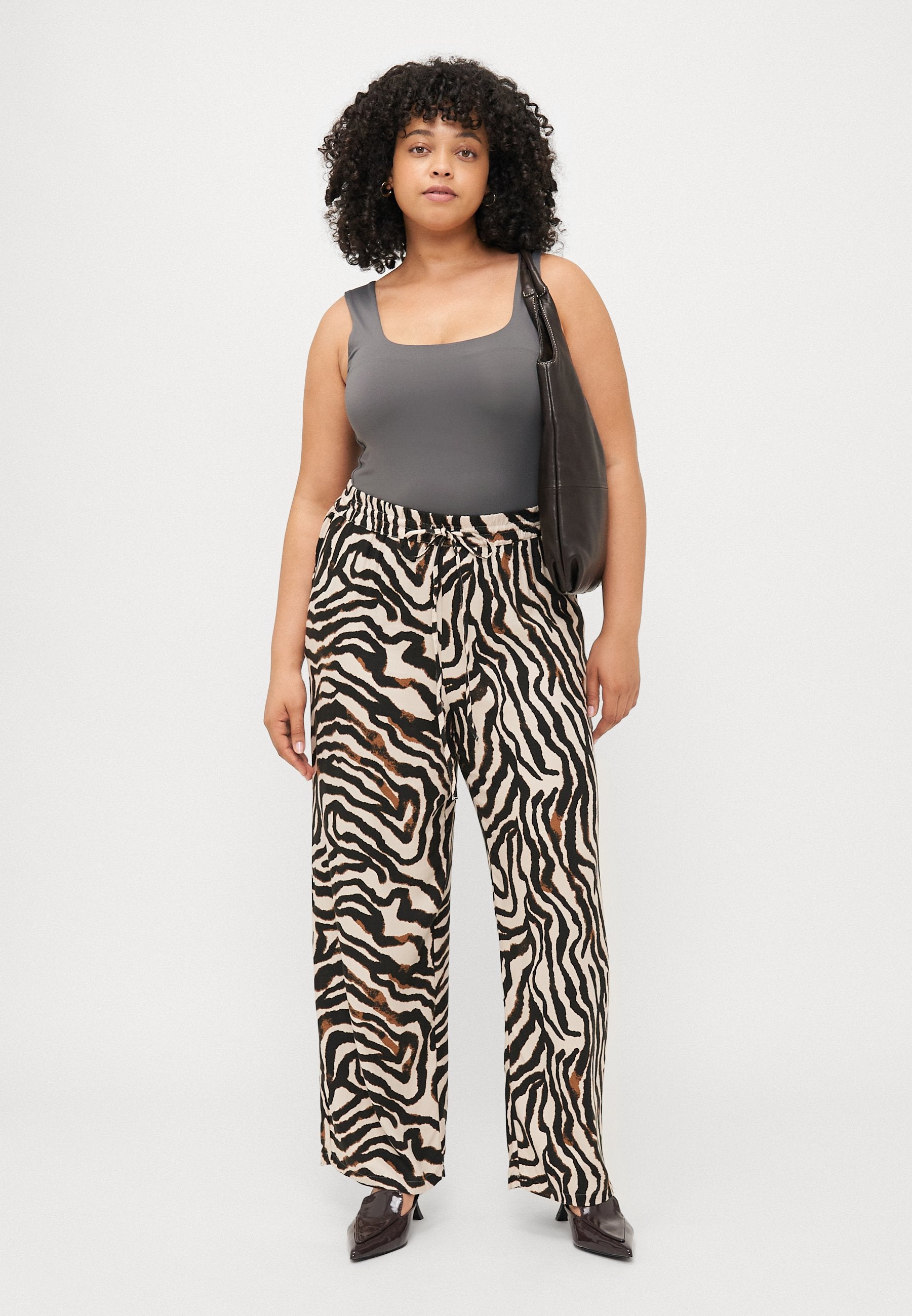 CARBERTE PANTS Media 2