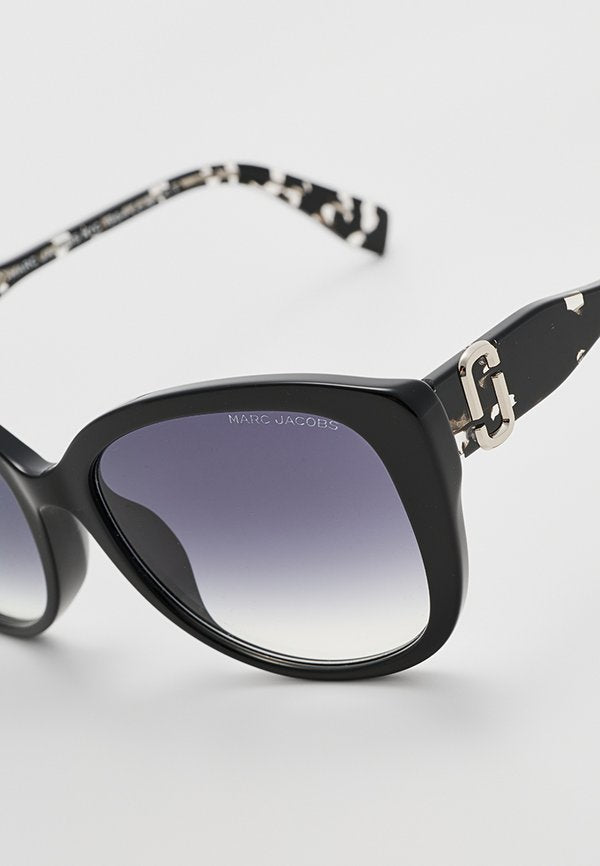 MARC JACOBS