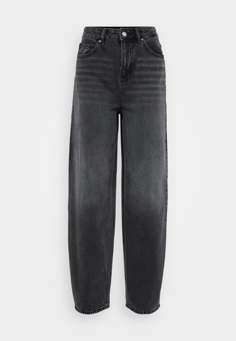 Schwarze High-Waist-Jeans mit einer lockeren Passform, ausgestattet mit fünf Taschen und Gürtelschlaufen. Glatte Denim-Oberfläche mit leichtem Verblassen an den Beinen.