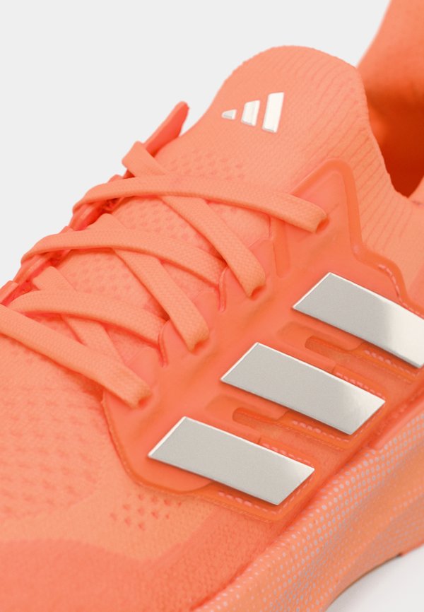 adidas Performance ULTRABOOST 5 W
