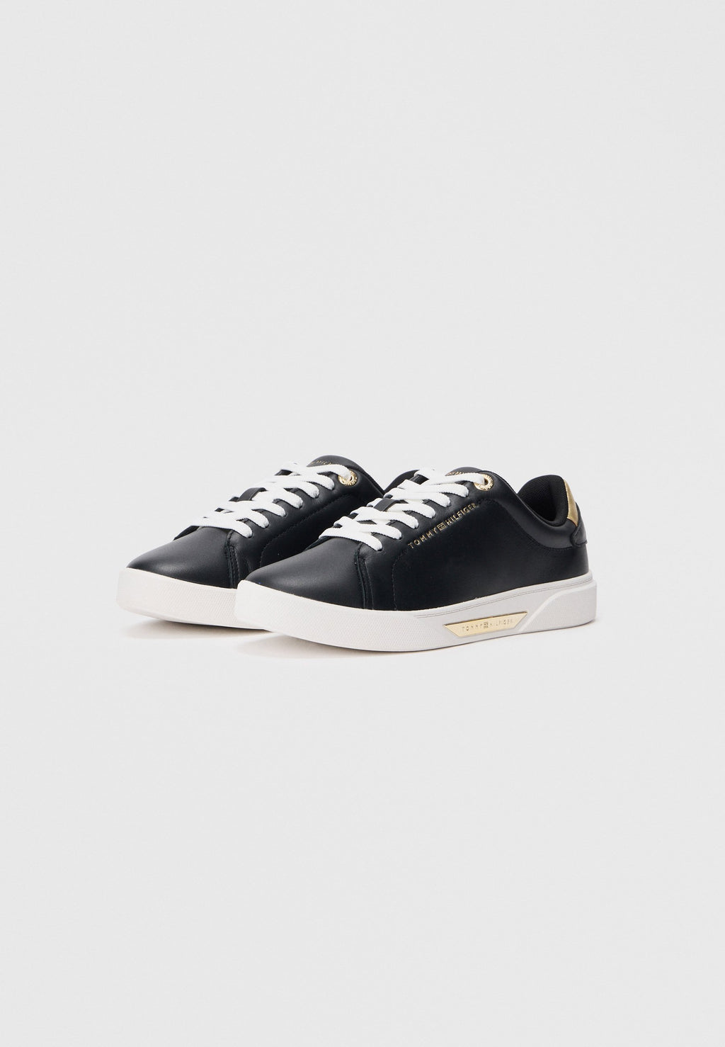 LEATHER LOGO PLAQUE COURT TRAINERS Media 2