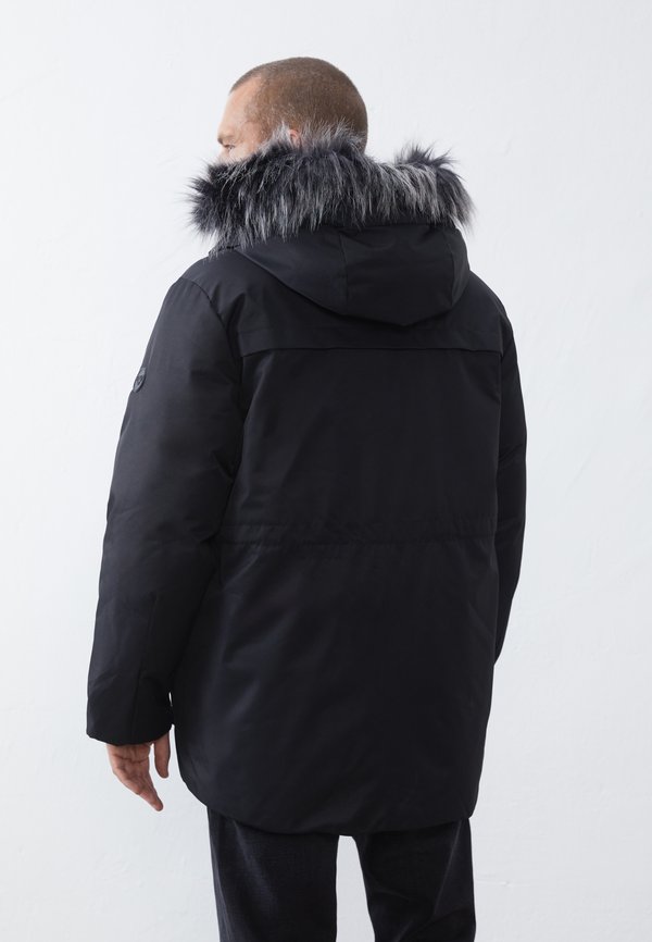 Pier One by Zalando