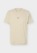 Nike Performance TEE M90 SUMMIT COURT - Print T-shirt - desert khaki
