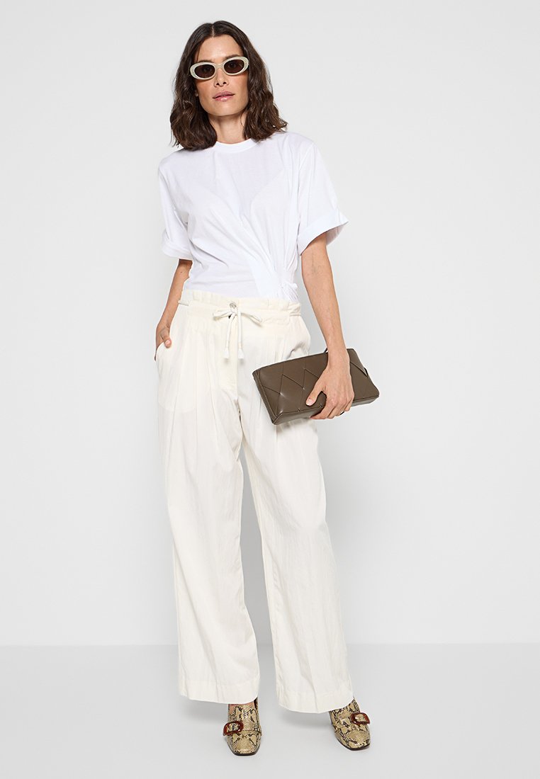DKNY