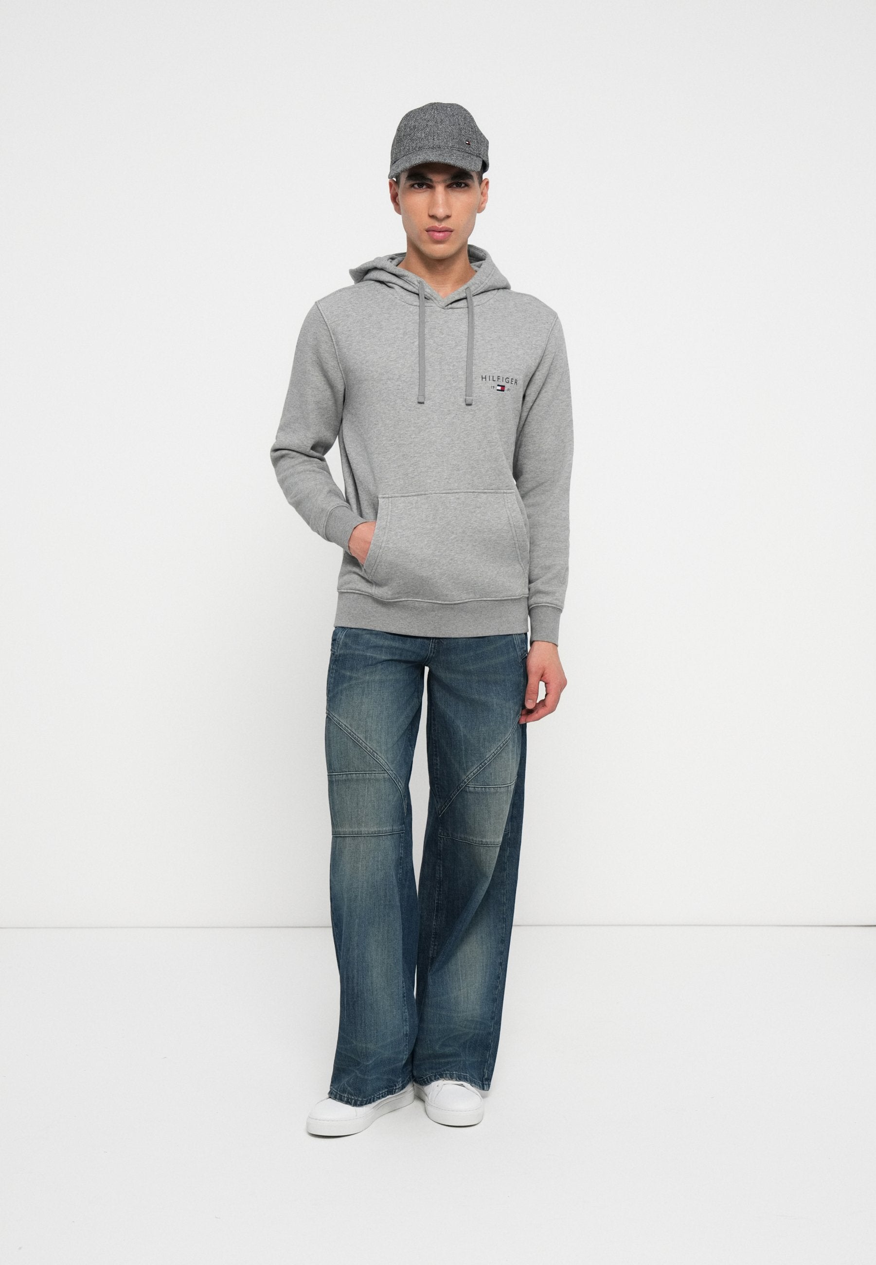 BRAND LOVE SMALL HOODIE Media 2