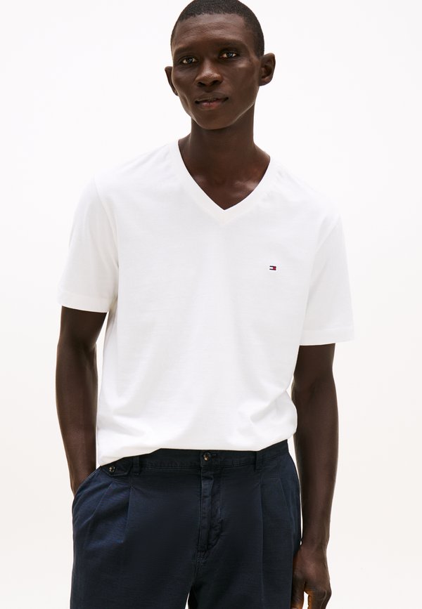 Tommy Hilfiger ESSENTIALS TEE - Basic T-shirt - white