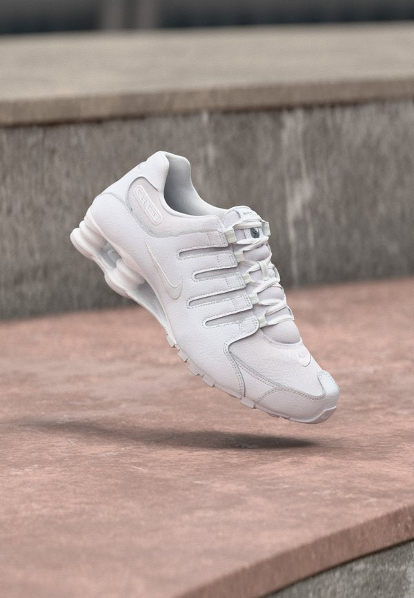 Nike Sportswear SHOX NZ - Trainers - white