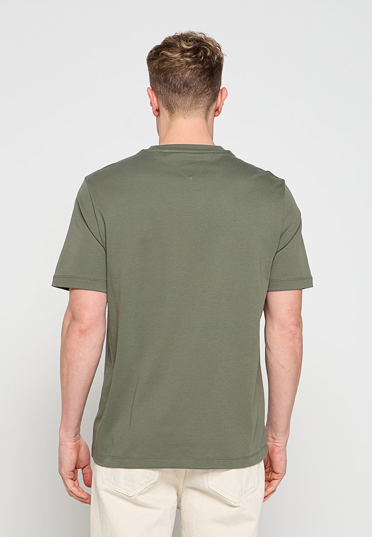 REGULAR FIT Media 3