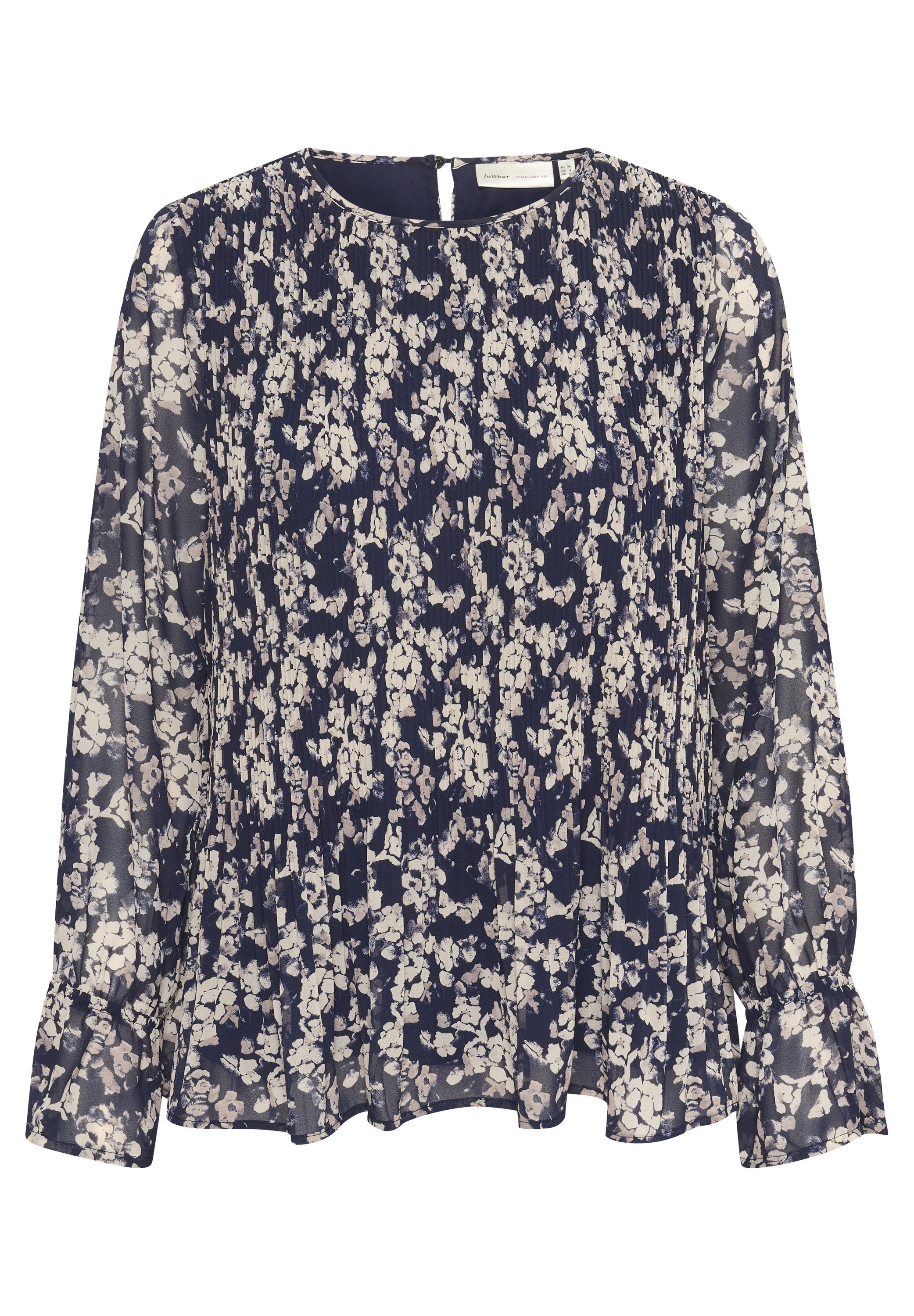 Marinebluse mit weißem Blumenmuster, langen Ärmeln, runder Halslinie und plissierter Textur. Detail mit Schlüsselloch am Rücken, leichtes Material.