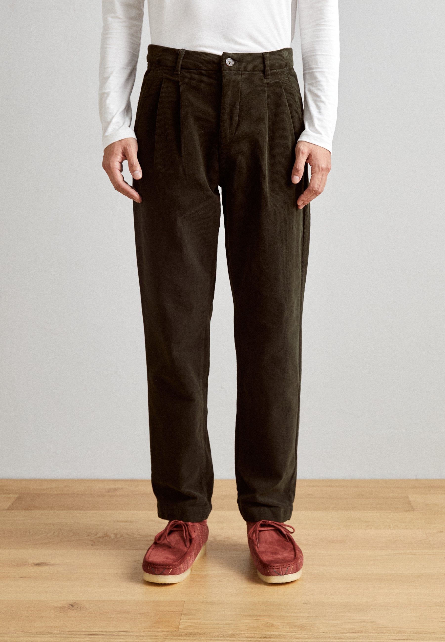 WIDE FIT PANTS Media 3