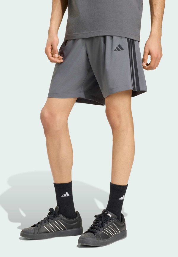 adidas Sportswear ESSENTIALS 3-STRIPES CHELSEA LITE SHORTS - Sports shorts - grey five   black