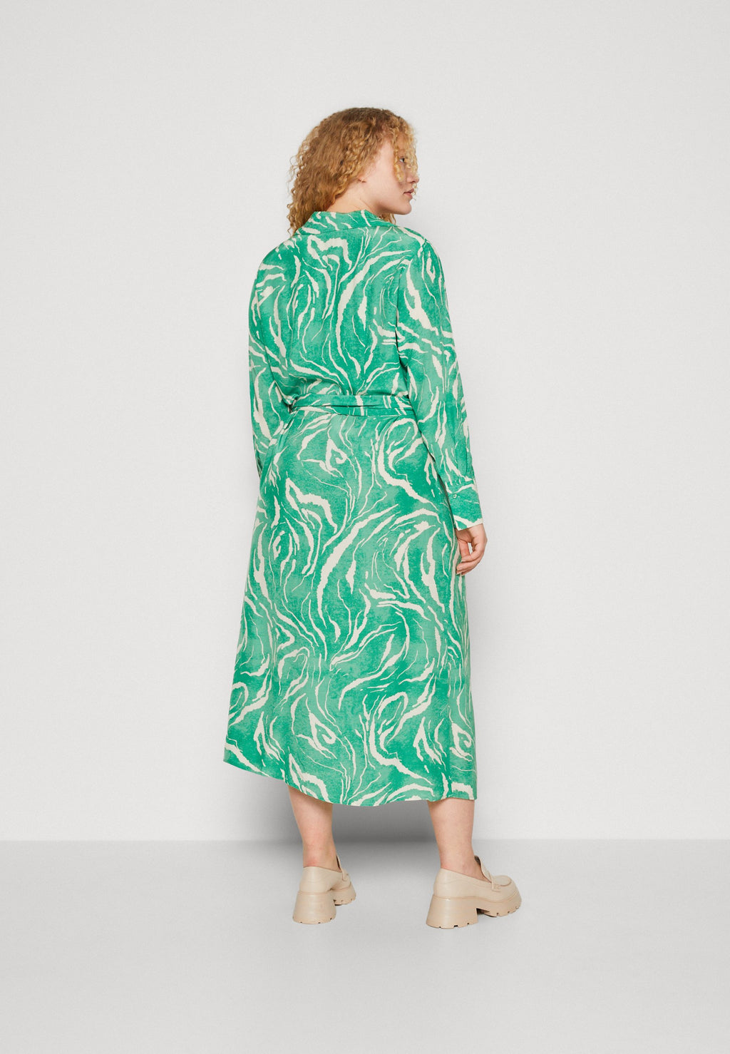 Selected SIRINE MIDI WRAP DRESS CURVE