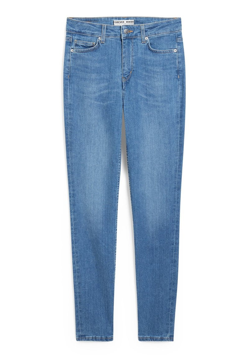 Schmal geschnittene blaue Jeans aus Denim mit glatter Oberfläche, fünf Taschen, Knopfverschluss und Logotag am Bund.