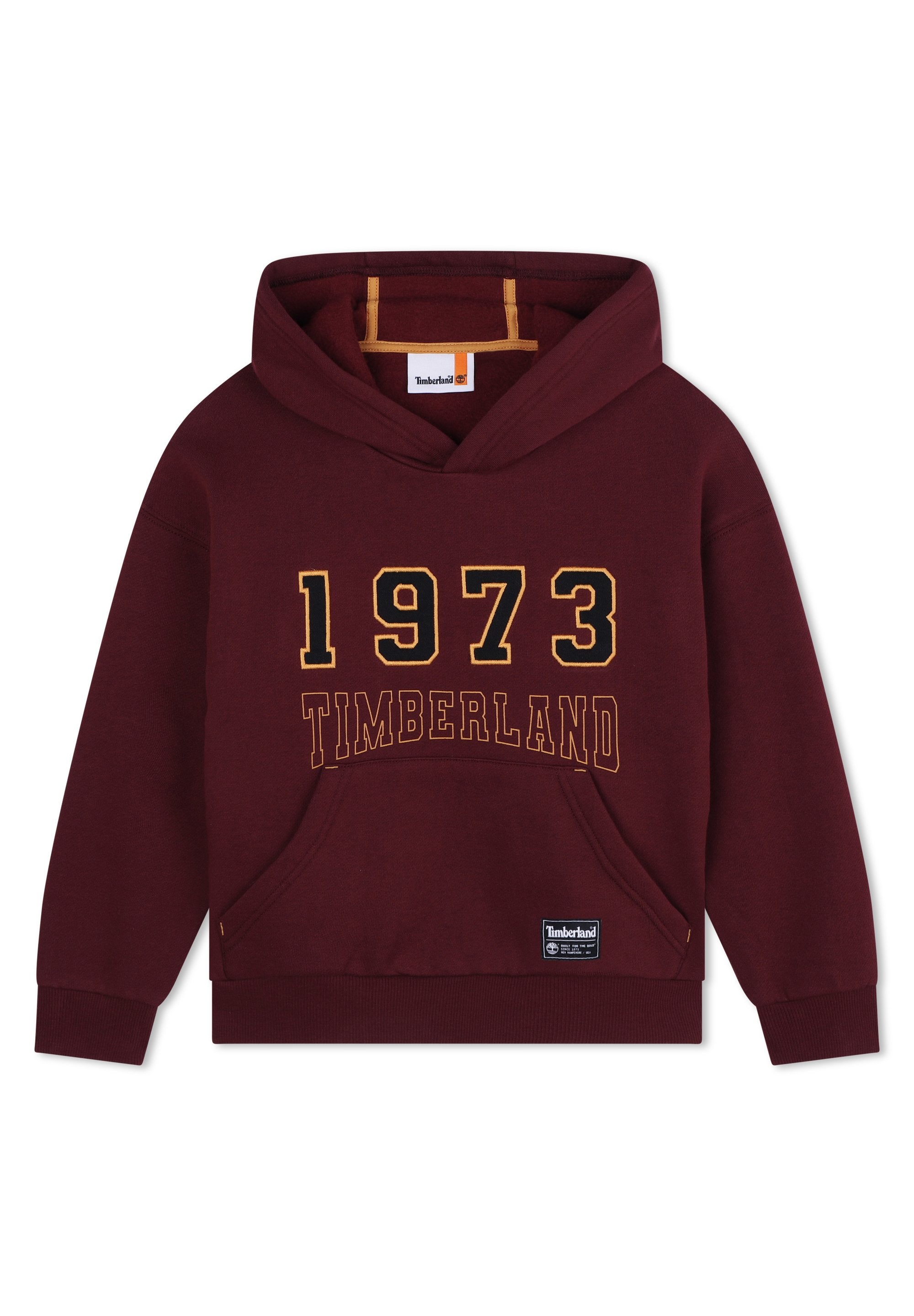 Burgunderfarbener Hoodie mit einer Fronttasche, gelbem "1973 TIMBERLAND" Druck und einer Standardkapuze. Verfügt über ein gewebtes Etikett am Saum.