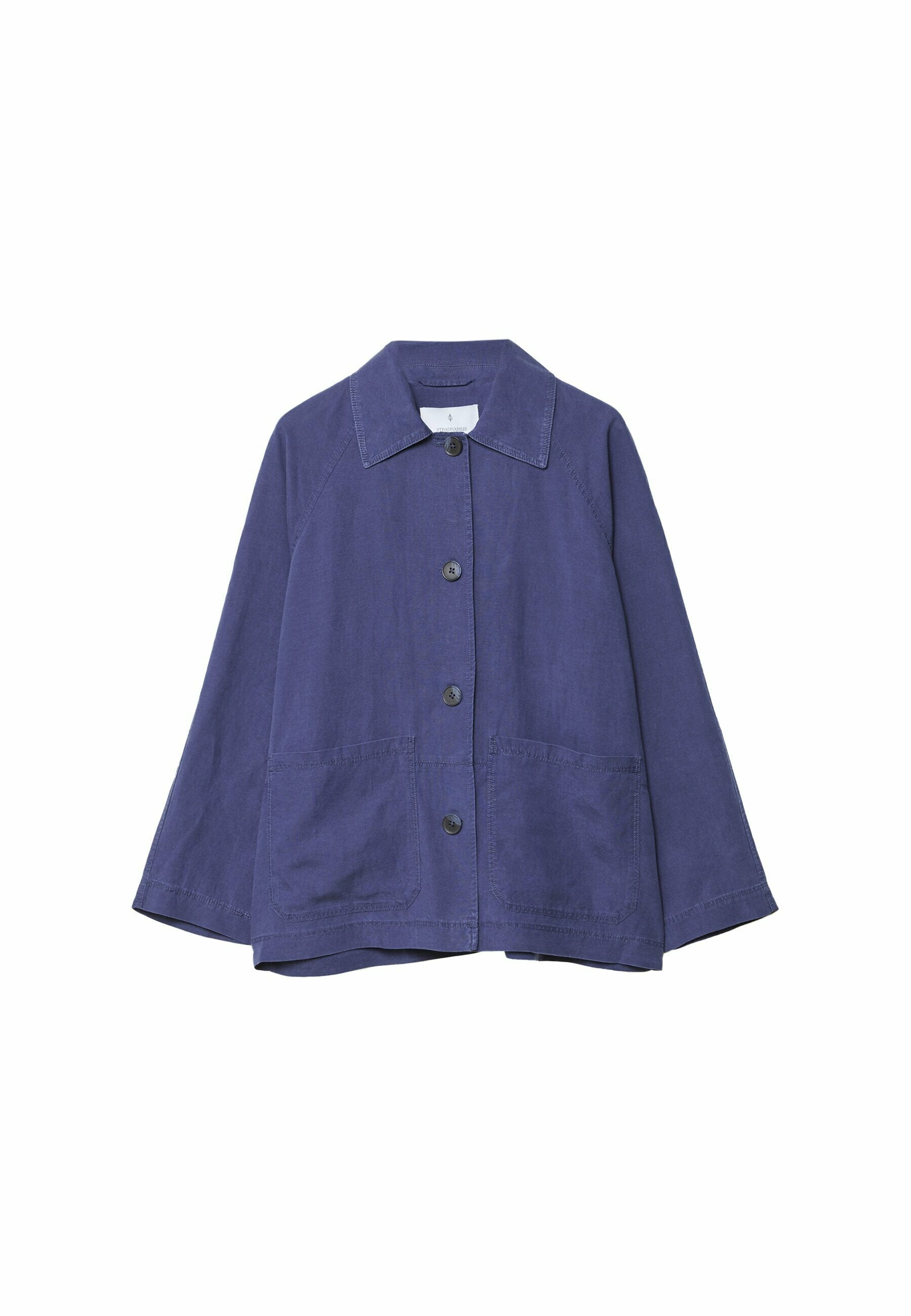 Blaues Baumwolljacke mit Kragen, Frontknöpfen und zwei großen Taschen. Sie hat eine lockere Passform und lange Ärmel mit einer leicht strukturierten Oberfläche.