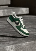 Nike Sportswear AIR FORCE 1 07 LV8 SPORT - Trainers - fir/black/sail/coconut milk/team red/dutch green