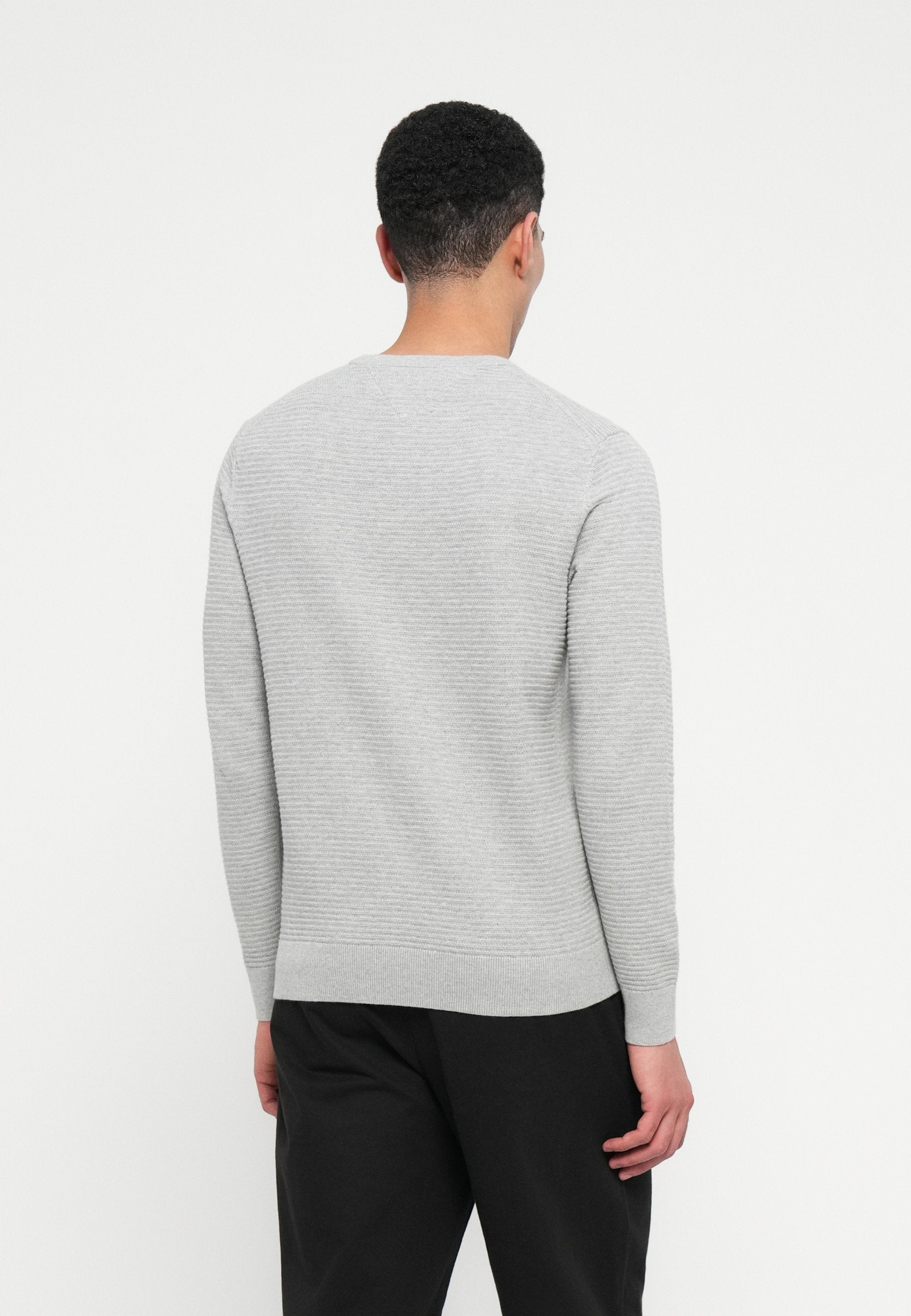 TEXTURED KNIT CREW NECK JUMPER Media 4