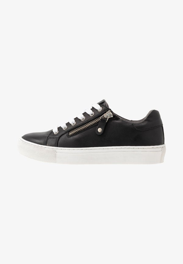 s.Oliver Trainers - black
