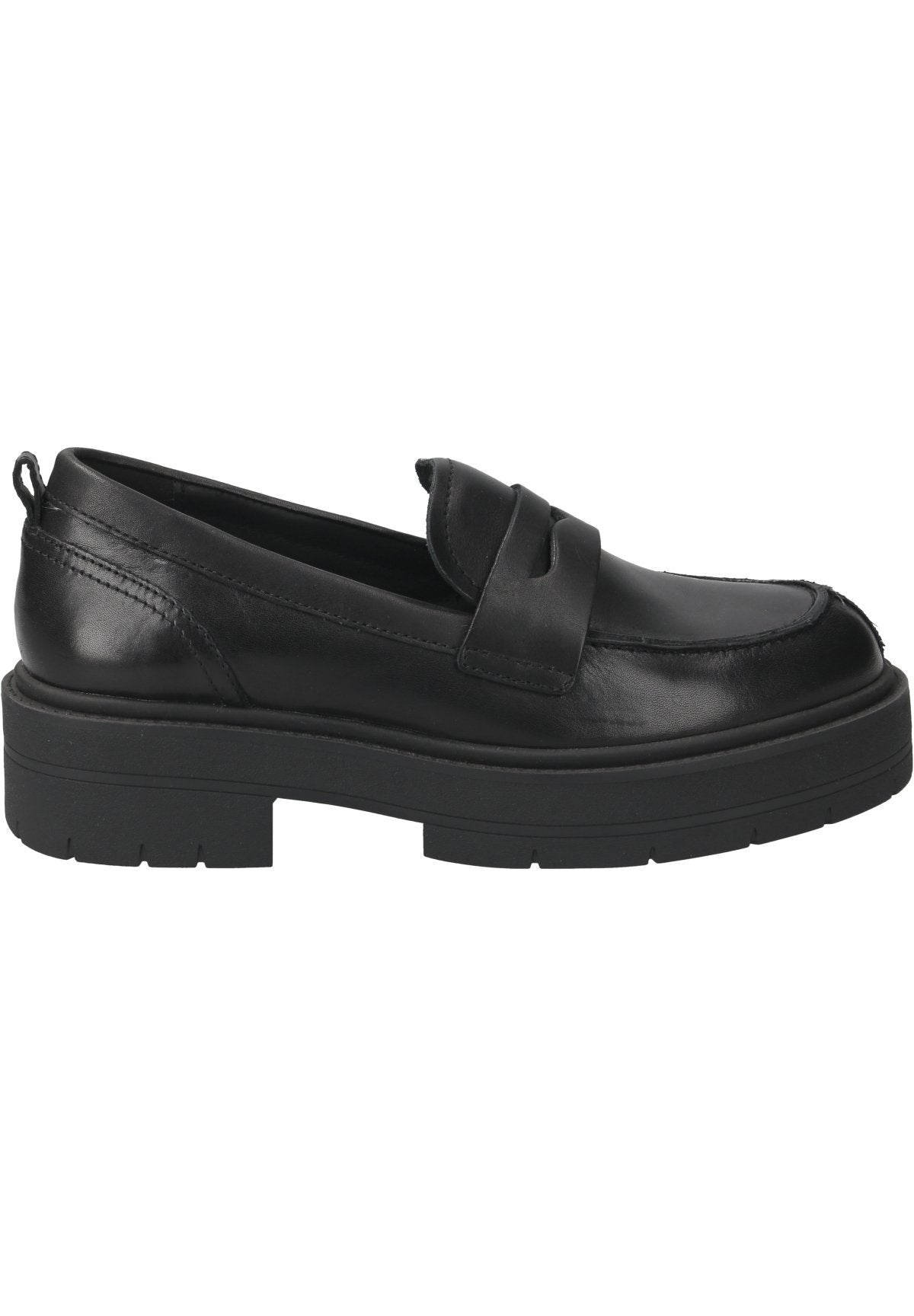 Schwarze Lederloafers mit einer niedrigen, klobigen Gummisohle, die ein auffälliges, überliegendes Riemendetail und eine glatte Textur aufweisen.