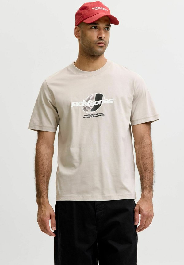 Jack & Jones JCOCLUB GRAPHIC FRONT PRINT TEE SS CN - Print T-shirt - dove