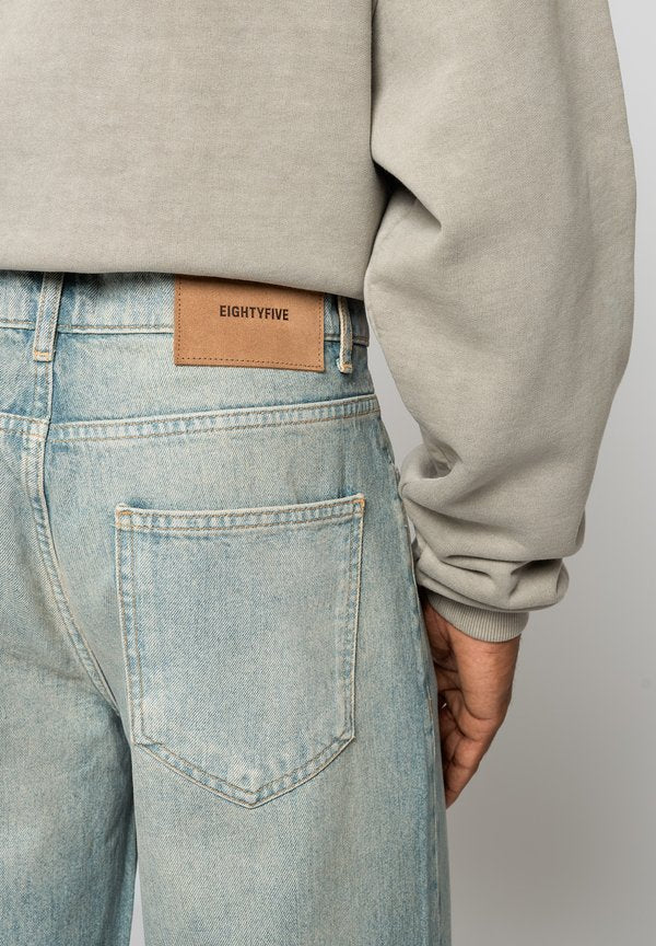 EIGHTYFIVE KNEE CUT